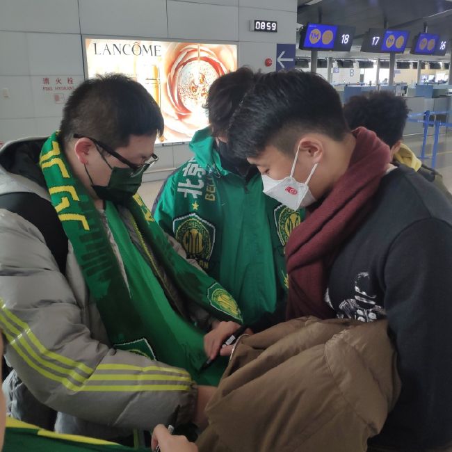 对阵安特卫普的失利让拉波尔塔和哈维都十分难过，因为他们都没有预料到这件事，但是俱乐部方面坚称双方关系并未恶化，教练依旧得到了拉波尔塔的信任，现在扭转局面的唯一方式就是取得好成绩。